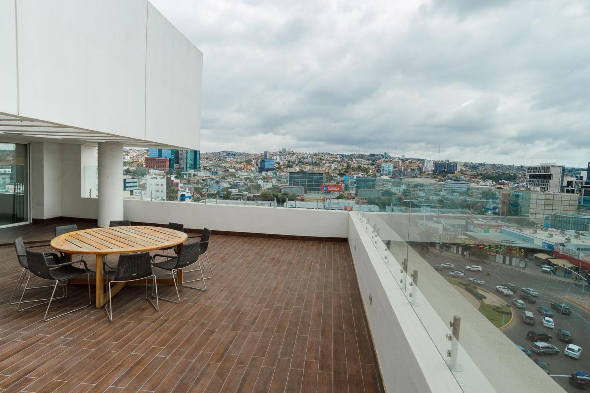 Real Inn Tijuana By Camino Real Hoteles Exteriör bild View from the rooftop