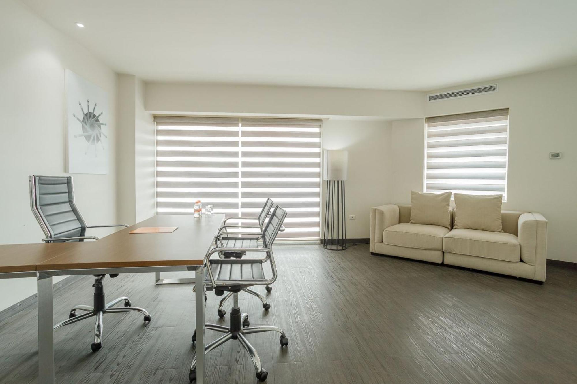 Real Inn Tijuana By Camino Real Hoteles Exteriör bild Zebra roller shades