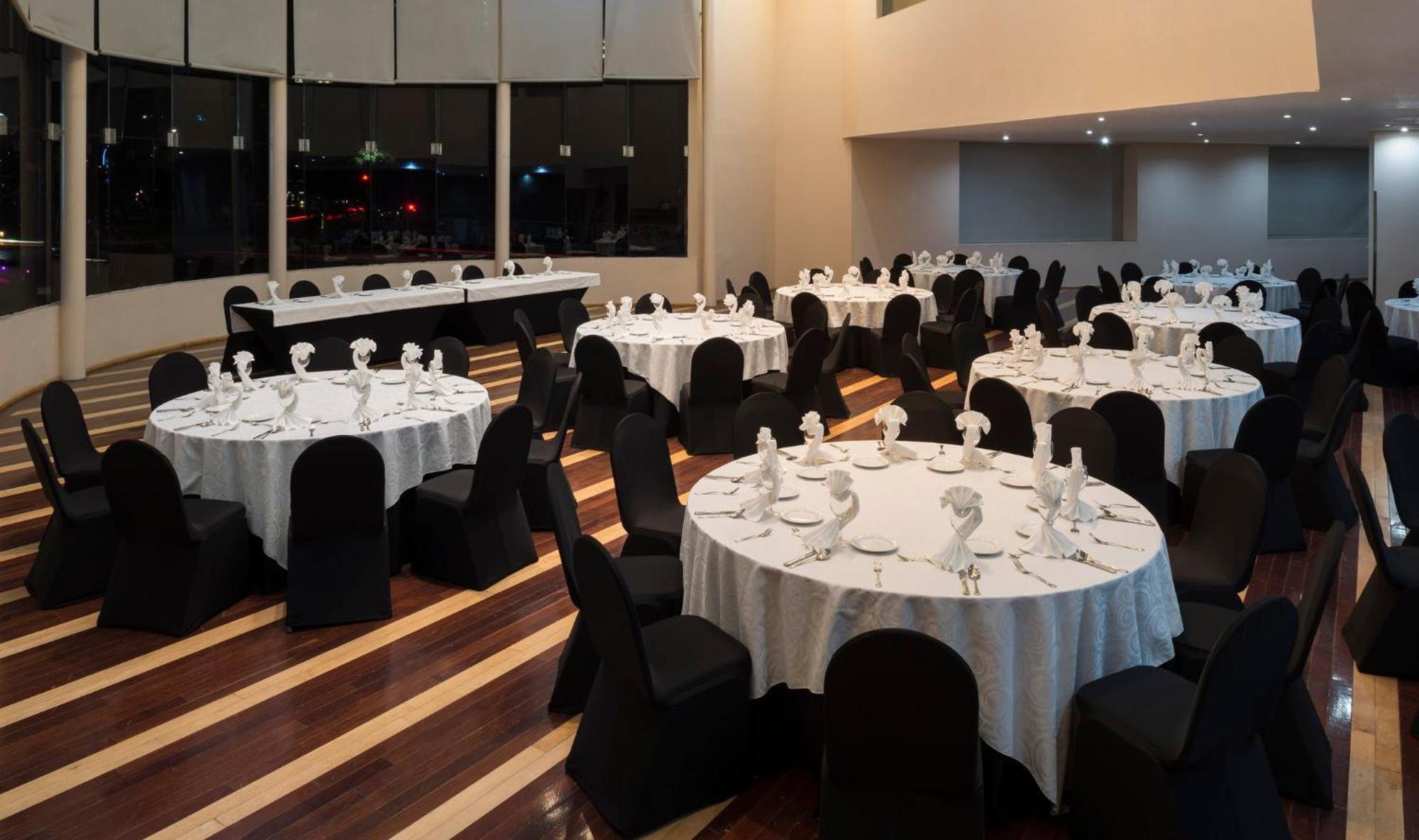 Real Inn Tijuana By Camino Real Hoteles Exteriör bild The Great Hall