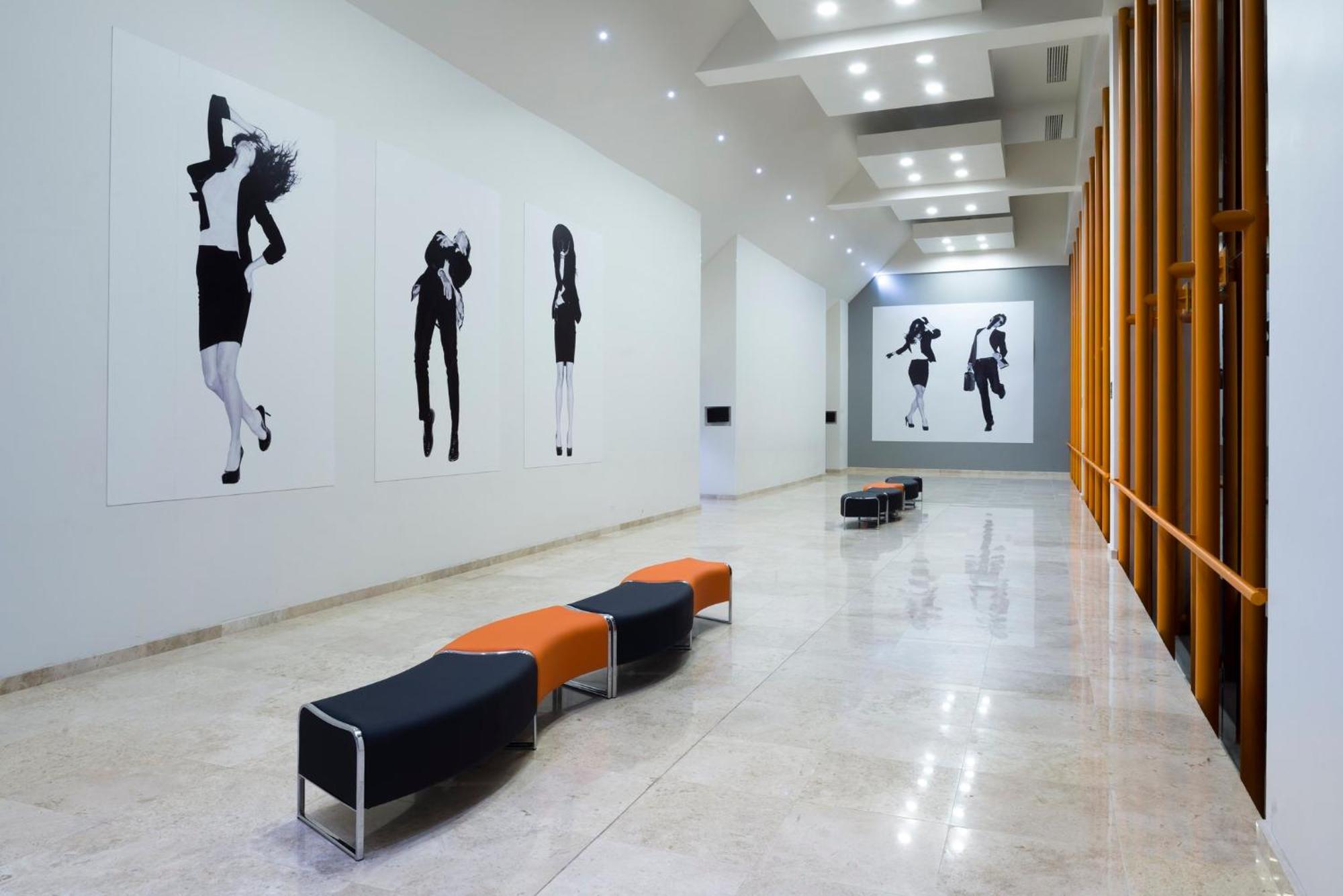 Real Inn Tijuana By Camino Real Hoteles Exteriör bild The interior of the gallery