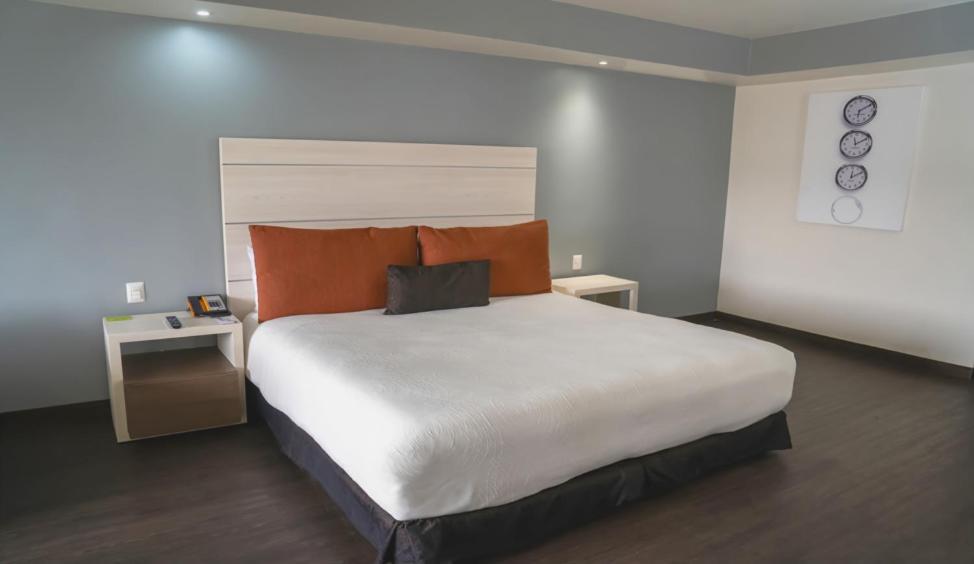 Real Inn Tijuana By Camino Real Hoteles Exteriör bild A room at the hotel